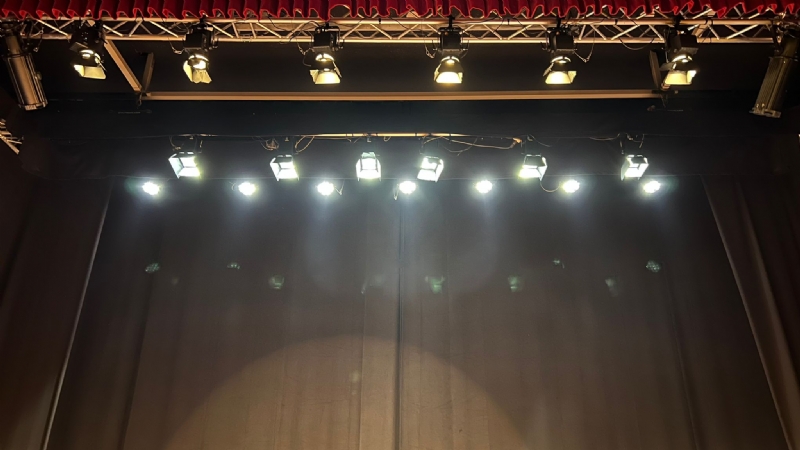 Finalizada la instalacin del nuevo equipamiento de iluminacin y sonido en el Teatro Gins Rosa del Centro Sociocultural 