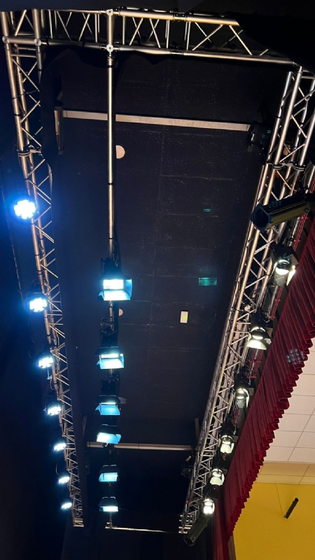 Finalizada la instalacin del nuevo equipamiento de iluminacin y sonido en el Teatro Gins Rosa del Centro Sociocultural 