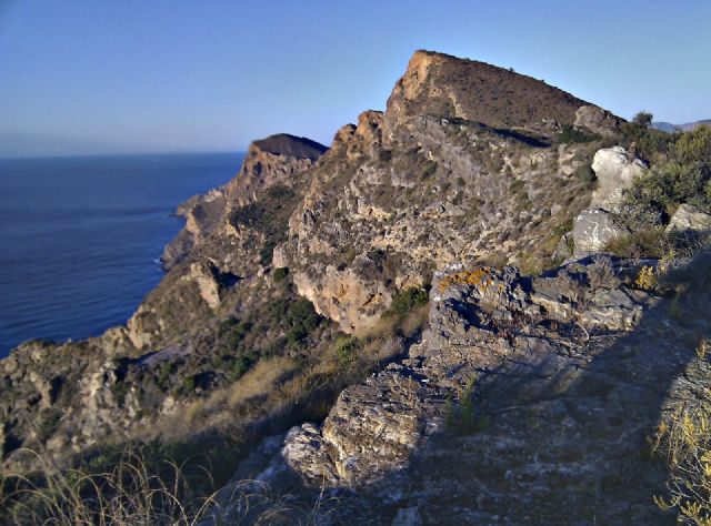 La Concejalía de Deportes informa de que ya está abierto el plazo para la jornada de senderismo del próximo fin de semana, en las baterías de costa de Cartagena