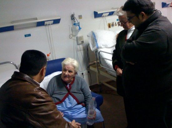 AUTORIDADES MUNICIPALES VISITAN A MÁS DE UNA TREINTENA DE ENFERMOS DE TOTANA INGRESADOS EN EL HOSPITAL 