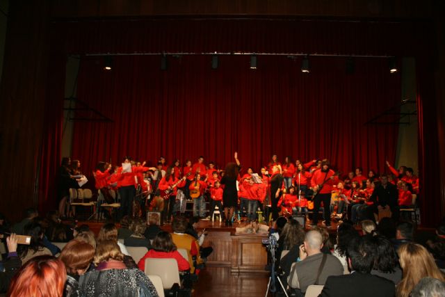 EL GRUPO MUSICAL DE ANA CONTINÚA EL PROGRAMA DE CONCIERTOS DE MÚSICA "NAVIDAD2013" QUE CONGREGA A NUMEROSO PÚBLICO EN EL CENTRO SOCIOCULTURAL "LA CÁRCEL"