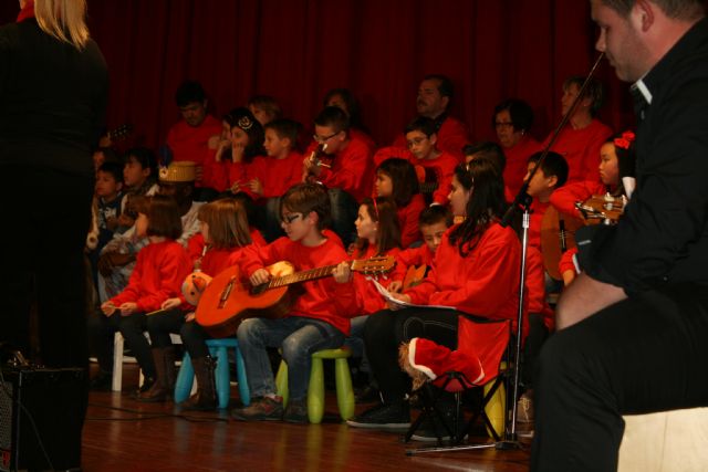 EL GRUPO MUSICAL DE ANA CONTINÚA EL PROGRAMA DE CONCIERTOS DE MÚSICA "NAVIDAD2013" QUE CONGREGA A NUMEROSO PÚBLICO EN EL CENTRO SOCIOCULTURAL "LA CÁRCEL"