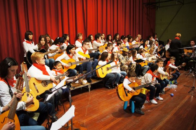 xito del Concierto del Grupo musical de Ana en el Centro Sociocultural La Crcel dentro del programa de actos musicales de Navidad y Reyes