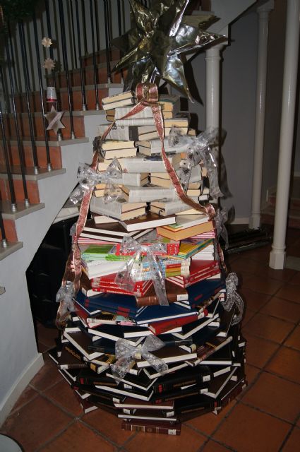 La Biblioteca Municipal desarrolla durante estos das la campaa Intercambia tu libro en Navidad