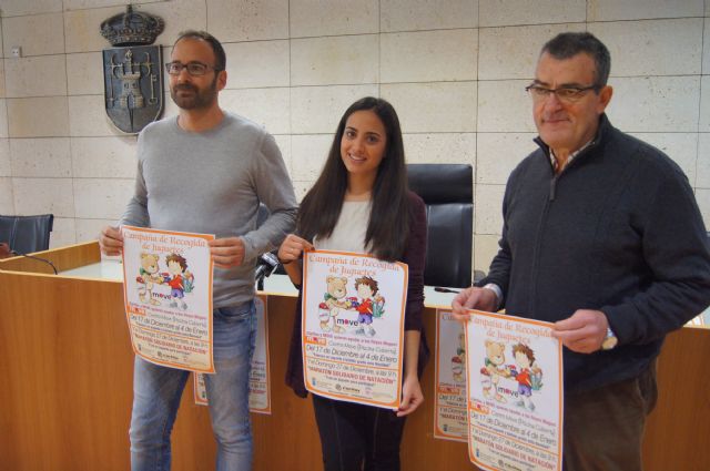 El Centro de Deporte, Salud y Ocio "MOVE" promueve una campaña solidaria de recogida de juguetes para "Cáritas" de las dos parroquias, con la colaboración de la Concejalía de Deportes