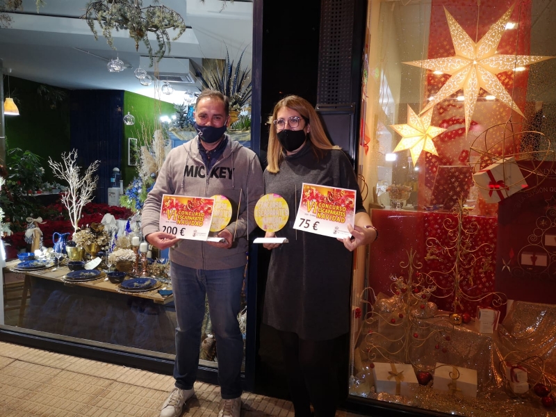     Pastelera El Sereno, Floristera Riquelme y Mundo Piata ganan el VI Concurso de Escaparates de Navidad, que organiza la Concejala de Cultura