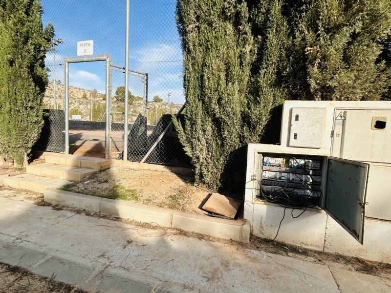 Esta semana finalizan las obras de reposición de suministro del cableado de las cuatro pistas de tenis de la Ciudad Deportiva 