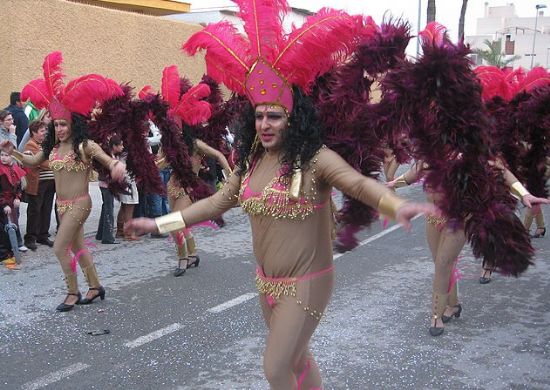 MILES DE PERSONAS SE ECHAN A LAS CALLES DE TOTANA PARA DISFRUTAR DE LOS DESFILES DE CARNAVAL INFANTIL Y DE ADULTOS