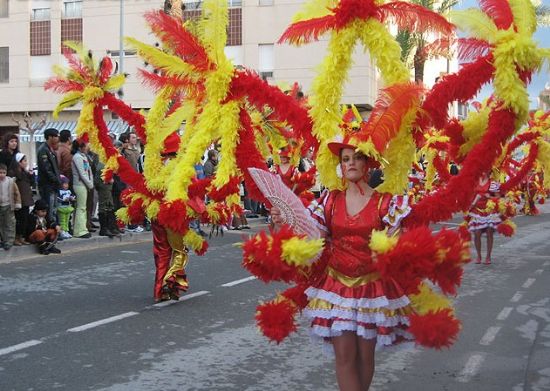 MILES DE PERSONAS SE ECHAN A LAS CALLES DE TOTANA PARA DISFRUTAR DE LOS DESFILES DE CARNAVAL INFANTIL Y DE ADULTOS