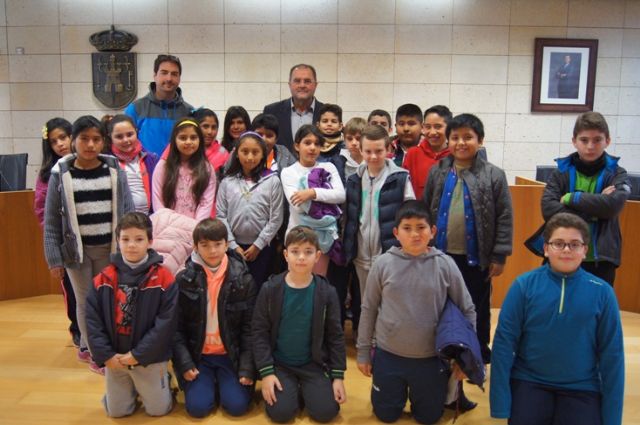 Alumnos de Educación Primaria del colegio "San José" participan en el programa "Conoce tu ayuntamiento" para conocer el funcionamiento de los servicios y las dependencias municipales