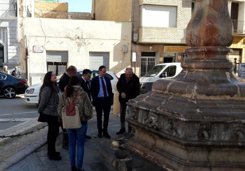 El consejero de Turismo y Cultura visita la Fuente Juan de Uzeta antes de comenzar las obras de recuperacin de esta emblemtica infraestructura arquitectnica