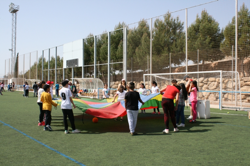 Vdeo. Ms de 400 alumnos de 5 de Educacin Primaria de nueve colegios de Totana participan en la Jornada de Juegos Populares, celebrada en la Ciudad Deportiva Valverde Reina