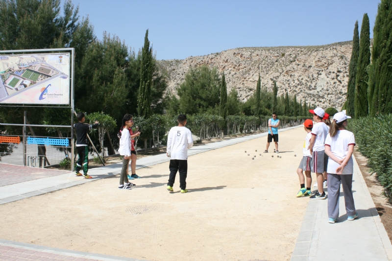 Vdeo. Ms de 400 alumnos de 5 de Educacin Primaria de nueve colegios de Totana participan en la Jornada de Juegos Populares, celebrada en la Ciudad Deportiva Valverde Reina