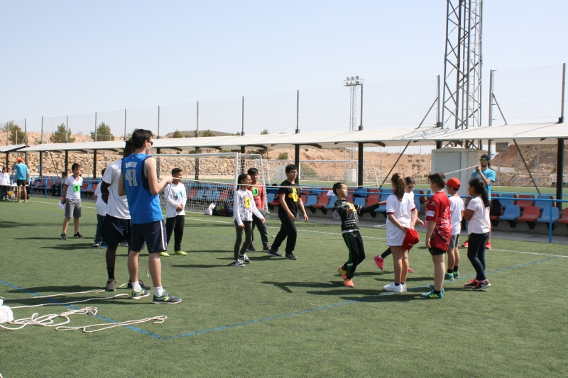 Vídeo. Más de 400 alumnos de 5° de Educación Primaria de nueve colegios de Totana participan en la Jornada de Juegos Populares, celebrada en la Ciudad Deportiva "Valverde Reina"