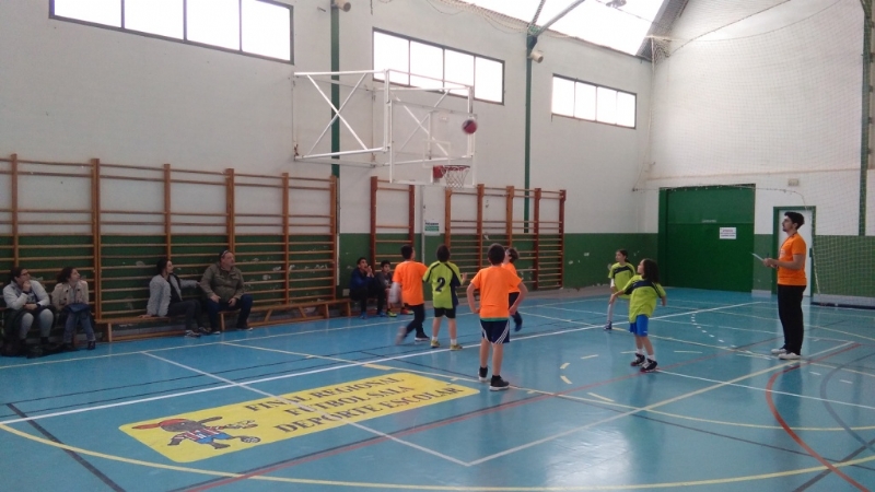 Finaliza la Fase Intermunicipal benjamín y alevín de Deporte Escolar, en la que han participado los colegios "La Cruz" y "Santiago" en las modalidades de Multideporte, Fútbol sala y Baloncesto 3x3