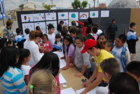 MÁS DE CIEN ESCOLARES HAN PARTICIPADO EN LA ACTIVIDAD ORGANIZADA POR PARTICIPACIÓN CIUDADANA CON EL FIN DE FOMENTAR LA INTERCULTURALIDAD