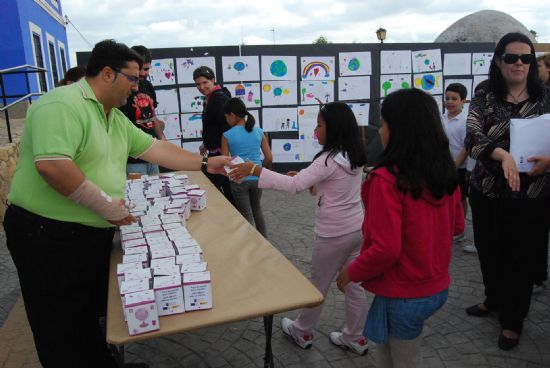 MÁS DE CIEN ESCOLARES HAN PARTICIPADO EN LA ACTIVIDAD ORGANIZADA POR PARTICIPACIÓN CIUDADANA CON EL FIN DE FOMENTAR LA INTERCULTURALIDAD