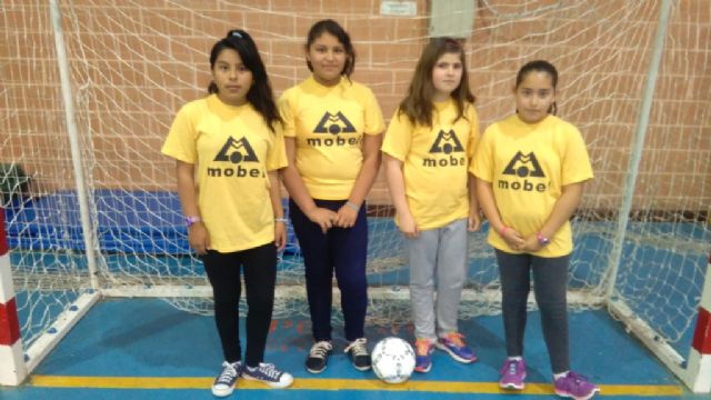 Seis equipos de Totana participaron en los cuartos de final de la Fase Regional de Baloncesto, Balonmano, Ftbol Sala y Voleibol del programa de Deporte Escolar