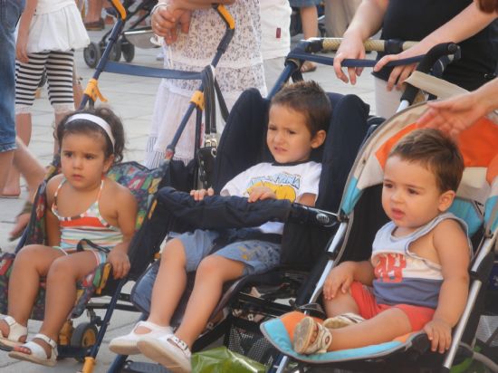NUMEROSOS NIOS Y NIAS SE DIVIERTEN CON ACTIVIDADES INFANTILES EN LA TARDE DE TALLERES, UNA ACTIVIDAD QUE SE DESARROLLAR A LO LARGO DE LA SEMANA EN LA PLAZA DE LA BALSA VIEJA