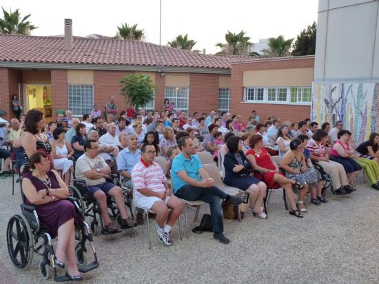 LOS ALUMNOS DEL CENTRO DE DÍA "JOSÉ MOYÁ" CLAUSURAN LAS ACTIVIDADES DEL CURSO CON UN EMOTIVO ACTO EN EL QUE PARTICIPARON AUTORIDADES MUNICIPALES Y LOS FAMILIARES DE LOS USUARIOS