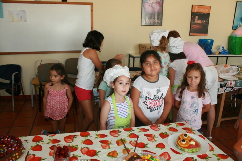VÍDEO. Unos 60 niños y niñas participan este mes en el Taller de Cocina Creativa y Divertida, que promueve la Asociación de Ocio y Tiempo Libre "Caja de Pandora"