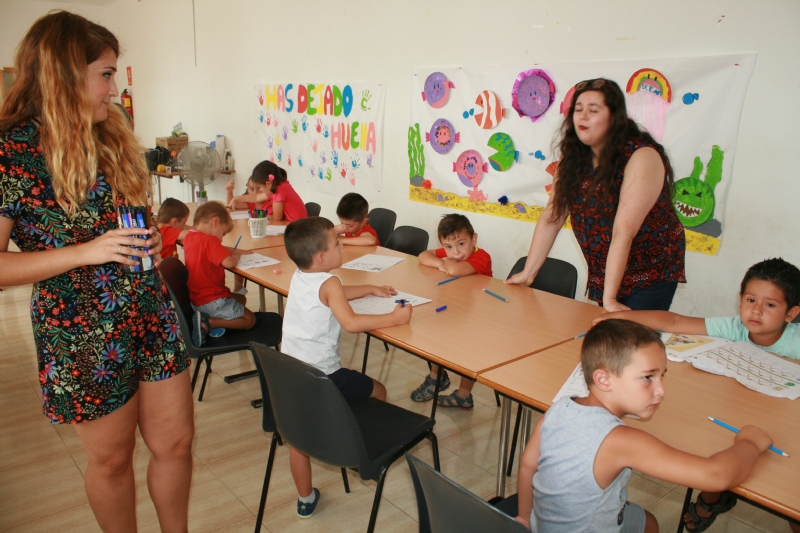 VDEO. Un total de 13 nios participan en la Escuela de Verano Imperdible en Vacaciones que organiza en el Local del barrio Tirol-Camilleri, por vez primera, la Asociacin Imperdible Social