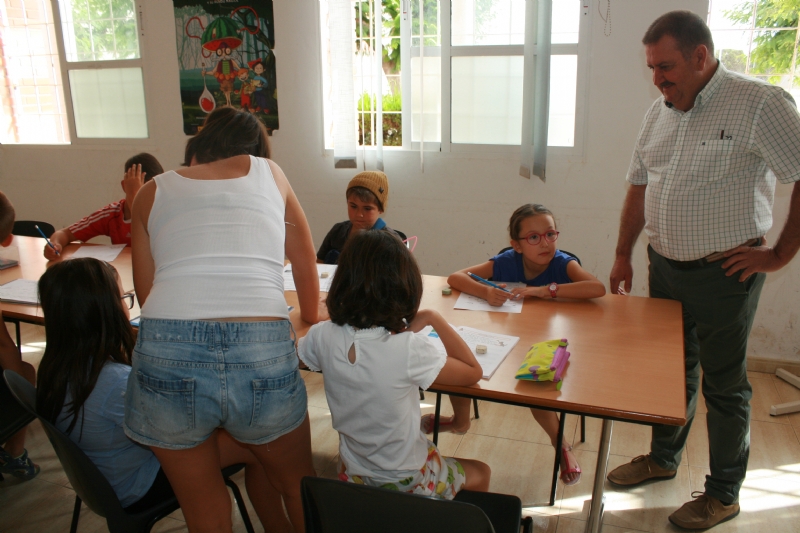 VÍDEO. Un total de 13 niños participan en la Escuela de Verano "Imperdible en Vacaciones" que organiza en el Local del barrio Tirol-Camilleri, por vez primera, la Asociación "Imperdible Social"