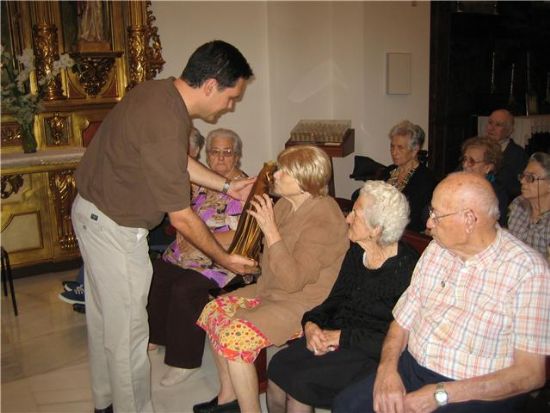 LOS USUARIOS DEL SERVICIO DE ESTANCIAS DIURNAS DEL CENTRO MUNICIPAL DE PERSONAS MAYORES CELEBRAN COMO TODOS LOS AÑOS EL DÍA DEL PILAR