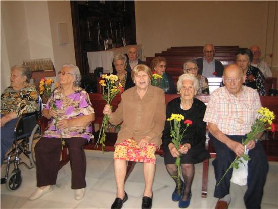 LOS USUARIOS DEL SERVICIO DE ESTANCIAS DIURNAS DEL CENTRO MUNICIPAL DE PERSONAS MAYORES CELEBRAN COMO TODOS LOS AÑOS EL DÍA DEL PILAR