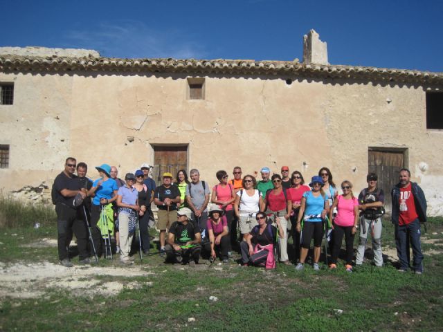 Casi una treintena de personas participan en la segunda jornada del programa de Senderismo, que se celebró este pasado domingo realizando un recorrido por Coy y La Atalaya 