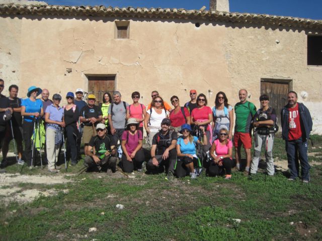 Casi una treintena de personas participan en la segunda jornada del programa de Senderismo, que se celebró este pasado domingo realizando un recorrido por Coy y La Atalaya 