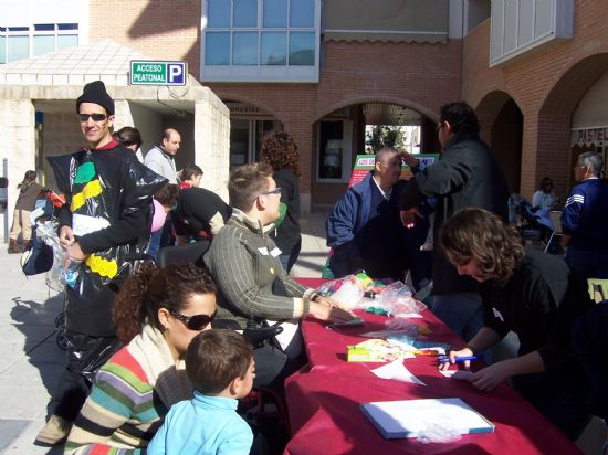 NUMEROSOS NIOS Y NIAS SE DIVIERTEN EN LA PLAZA DE LA BALSA VIEJA CON LOS JUEGOS Y TALLERES INFANTILES ORGANIZADOS POR LAS ASOCIACIONES JUVENILES Y LA CONCEJALA DE INFANCIA CON MOTIVO DE LA CELEBRACIN DEL DA INTERNACIONAL DE LOS DERECHOS DEL NIO