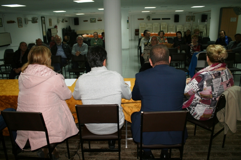 Se celebra la Asamblea General Ordinaria del Centro Municipal de Personas Mayores de la plaza de la Balsa Vieja