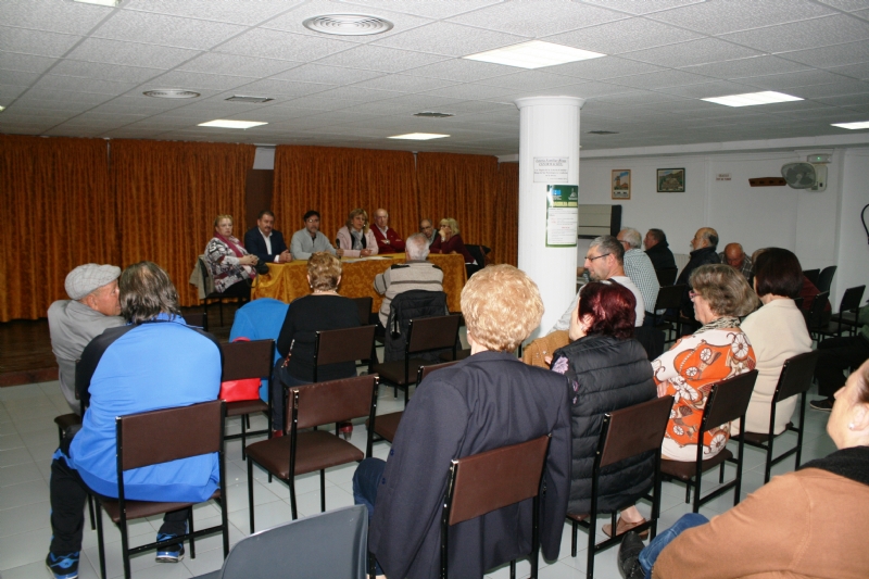 Se celebra la Asamblea General Ordinaria del Centro Municipal de Personas Mayores de la plaza de la Balsa Vieja