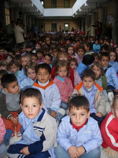 LA CONCEJAL DE CULTURA Y DIRECTIVOS DE LA ASOCIACIN LOCAL DE BELENISTAS VISITAN LOS BELENES REALIZADOS POR LOS ALUMNOS DE LOS DISTINTOS COLEGIOS DE TOTANA 