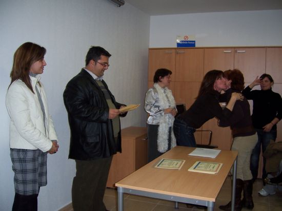 EL TALLER DE LENGUA DE SIGNOS, ORGANIZADO POR LA CONCEJALA DE PARTICIPACIN CIUDADANA Y LA ASOCIACIN DE SORDOS EL UNICORNIO, SE CLAUSURA CON LA ENTREGA DE DIPLOMAS DE CUARENTA PARTICIPANTES