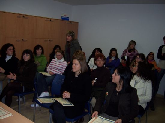 EL TALLER DE LENGUA DE SIGNOS, ORGANIZADO POR LA CONCEJALA DE PARTICIPACIN CIUDADANA Y LA ASOCIACIN DE SORDOS EL UNICORNIO, SE CLAUSURA CON LA ENTREGA DE DIPLOMAS DE CUARENTA PARTICIPANTES