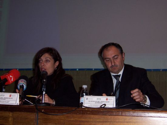 MS DE MEDIO CENTENAR DE PERSONAS ASISTE A LA JORNADA SOBRE EL ESTATUTO DEL TRABAJADOR AUTNOMO, ORGANIZADA POR LAS CONCEJALAS DE INDUSTRIA Y FOMENTO Y EMPLEO EN LA CRCEL