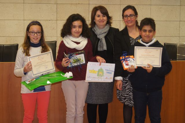 Medio Ambiente entrega los premios del concurso de dibujo En Reciclaje, tu pintas mucho en el que han participado siete colegios y 170 escolares