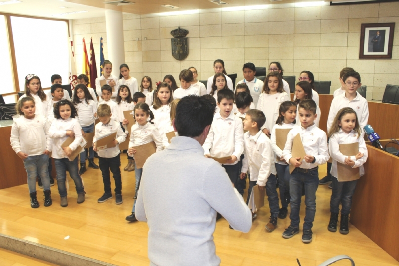 Vídeo. Presentan el nuevo Coro del CEIP Santiago que iniciará su andadura con el concierto de este domingo 22 de diciembre en la parroquia de Santiago (20:00 horas)
