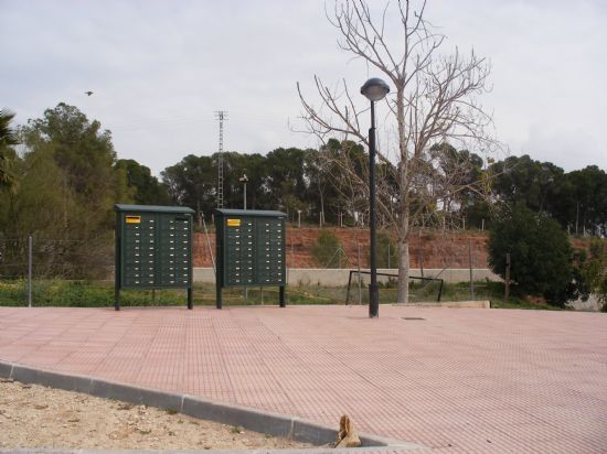 SE INAUGURAN LAS OBRAS DE ALUMBRADO P�BLICO EN EL CAMINO DEL PASTELERO Y LA CALLE C�DIZ EN LA URBANIZACI�N �LA CHARCA�, DONDE TAMBI�N HA FINALIZADO LA PRIMERA FASE DEL COLECTOR DE AGUAS RESIDUALES