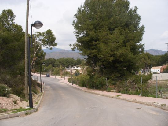 SE INAUGURAN LAS OBRAS DE ALUMBRADO P�BLICO EN EL CAMINO DEL PASTELERO Y LA CALLE C�DIZ EN LA URBANIZACI�N �LA CHARCA�, DONDE TAMBI�N HA FINALIZADO LA PRIMERA FASE DEL COLECTOR DE AGUAS RESIDUALES