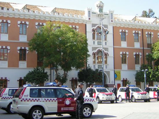 EL ALCALDE Y EL CONCEJAL DE SEGURIDAD CIUDADANA ASISTEN AL ACTO DE ENTREGA DE UN COCHE PATRULLA DE LA POLICA LOCAL DE TOTANA EN EL CUARTEL DE ARTILLERA DE MURCIA