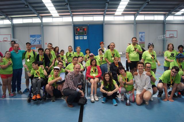 Casi un centenar de usuarios de 4 centros participan en los I Juegos Deportivos Scale partido a la Discapacidad que se celebran en el Pabelln Padres Capuchinos
