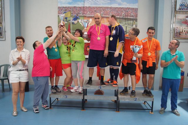 Casi un centenar de usuarios de 4 centros participan en los I Juegos Deportivos Scale partido a la Discapacidad que se celebran en el Pabelln Padres Capuchinos