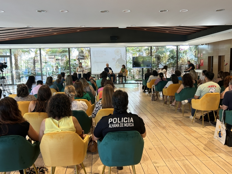 Cerca de un centenar de profesionales debaten en la la II Jornada Formativa para visibilizar y prevenir la violencia de gnero en entornos digitales