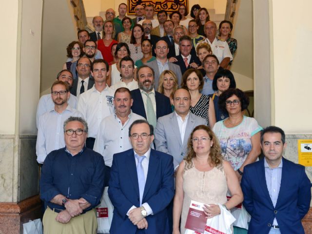 La Universidad de Murcia se ofrece a los municipios de la Regin para contribuir a su difusin por el mundo