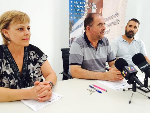 El Ayuntamiento suscribe el cuarto contrato con empresarios para que se instalen en las dependencias del nuevo Vivero de Empresas de Totana