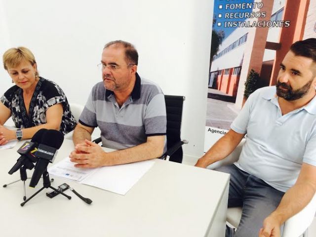 El Ayuntamiento suscribe el cuarto contrato con empresarios para que se instalen en las dependencias del nuevo Vivero de Empresas de Totana