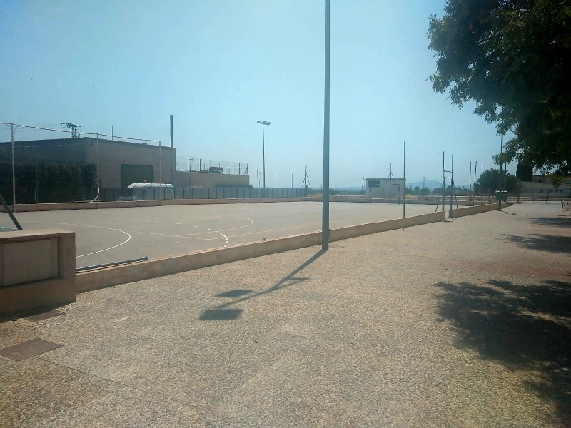 Adjudican las obras de sustitucin del vallado de la pista polideportiva del Centro Jos Moy Trilla